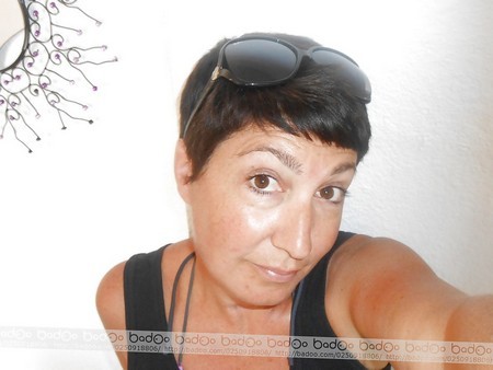 petite salope nue et habillee